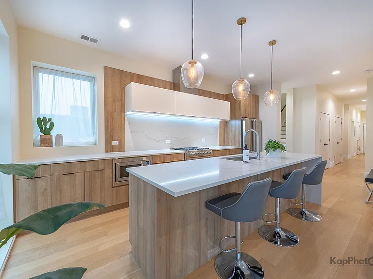 2110 W Washington Blvd #2 — Photo 2