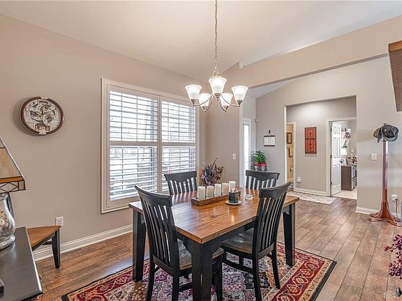 4th image of 1543 Amberley Ct