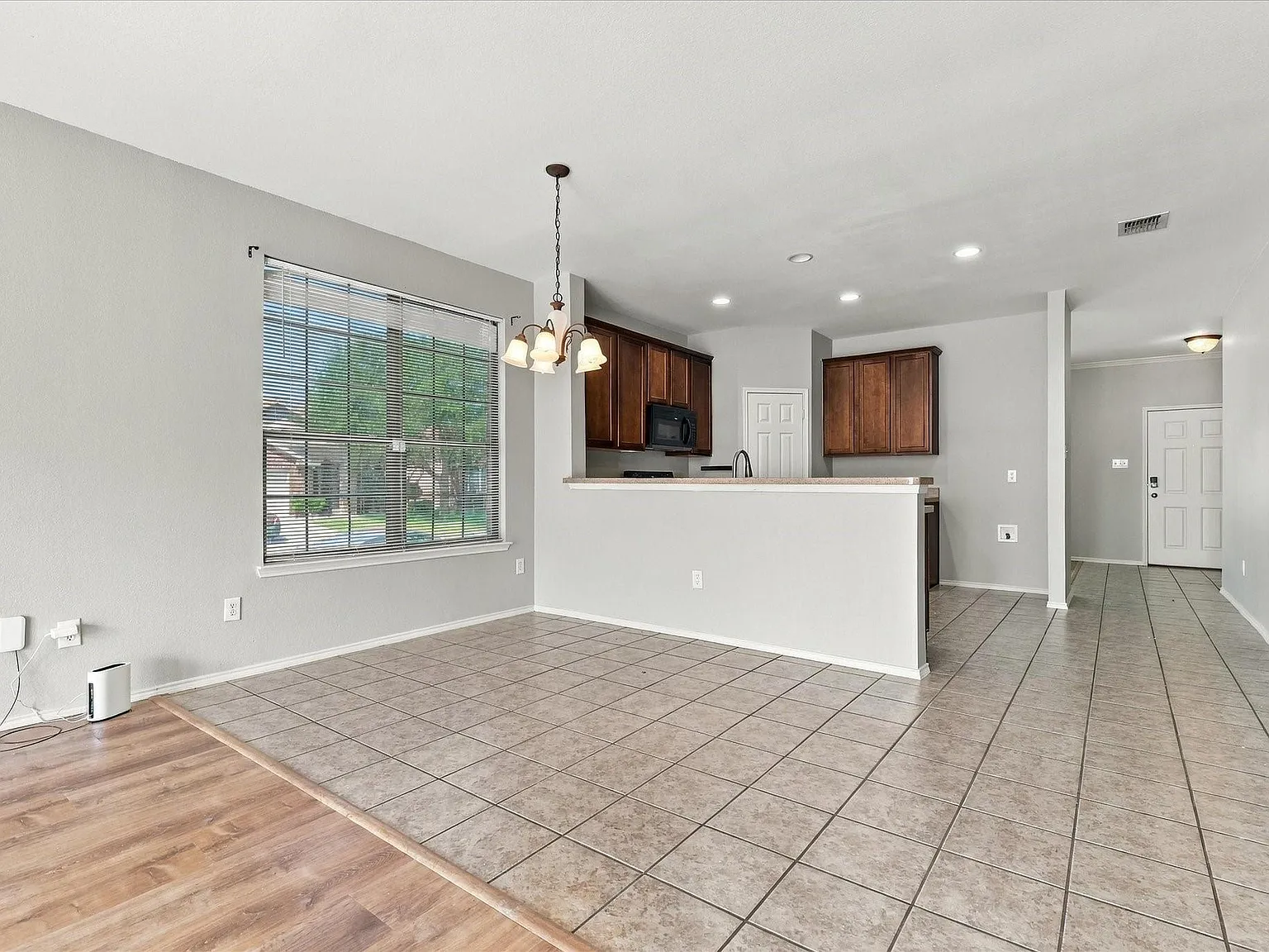 3 bed, 2.5 bath, 2356 sqft, $2,500 — Photo 4