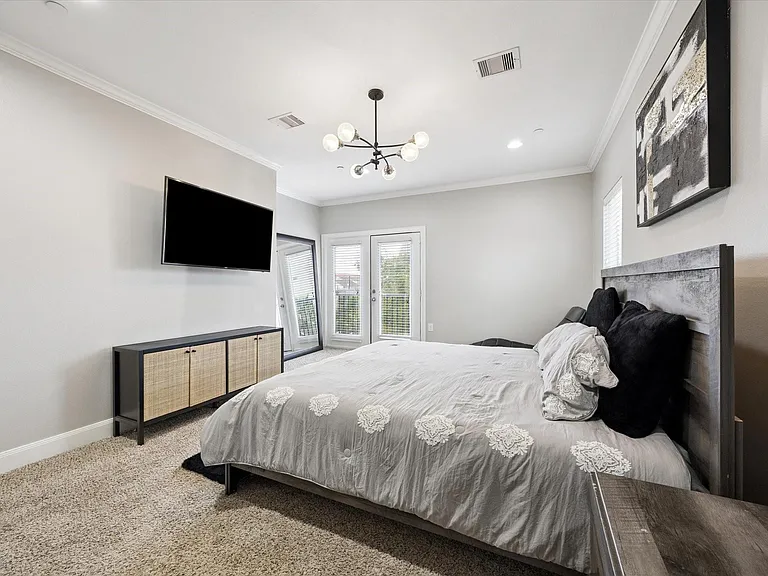 1206 Cushing St — Photo 11