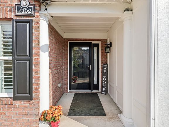 3rd image of 2102 Isleworth Ln