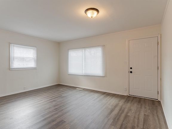 2nd image of 2423-2425 N Kerth Ave
