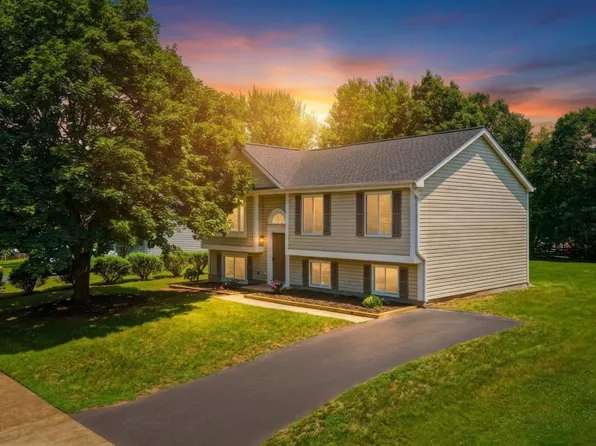 202 Leslie Ct, Sterling, VA 20164