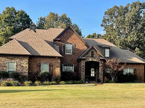 3rd image of 120 Lone Oak Dr