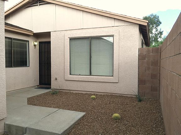 3rd image of 2464 N Palo Hacha Dr