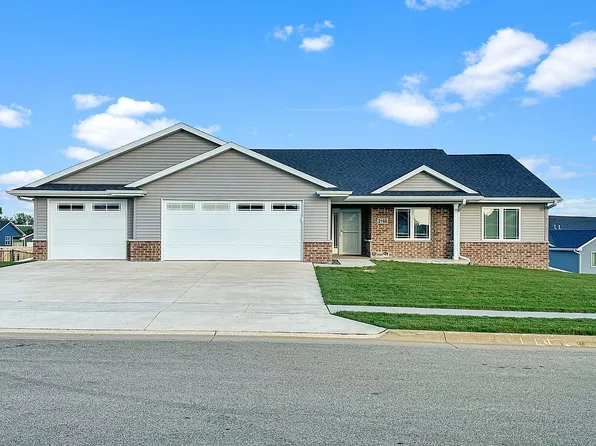 2168 Chickasaw Dr, Asbury, IA 52002