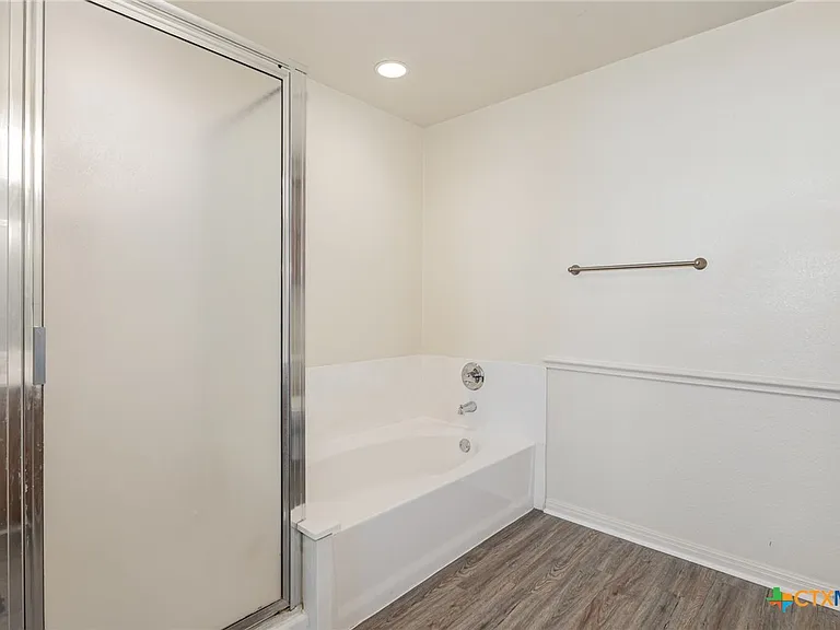 2215 Dry Creek Dr — Photo 10
