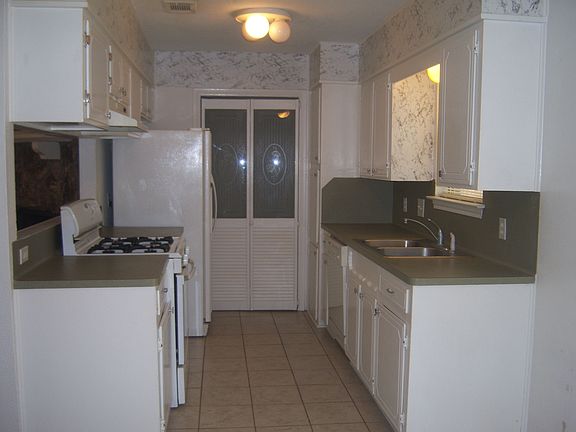 4th image of 4026 Birch Haven Dr