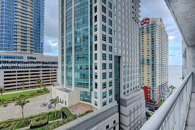 The Club At Brickell Bay — Photo 2