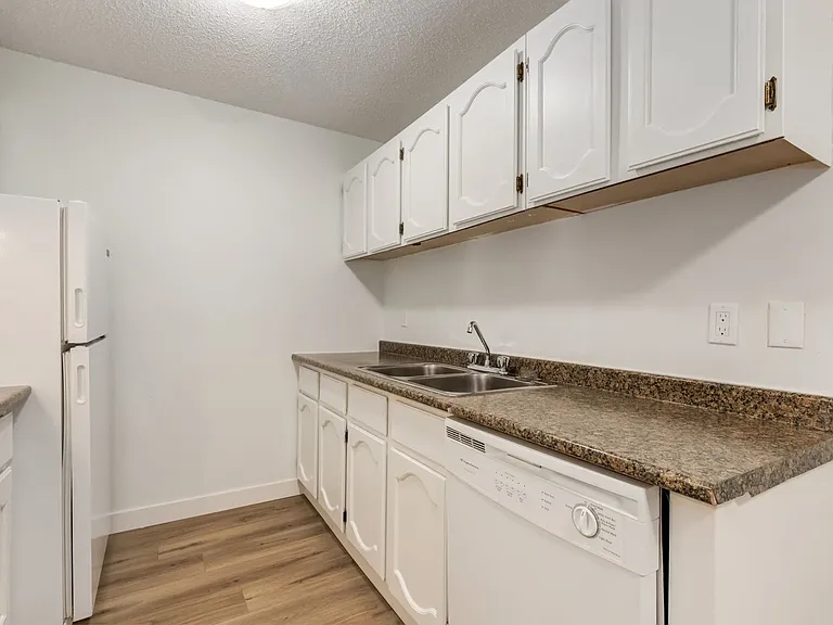1825 Woodview Dr SW — Photo 9