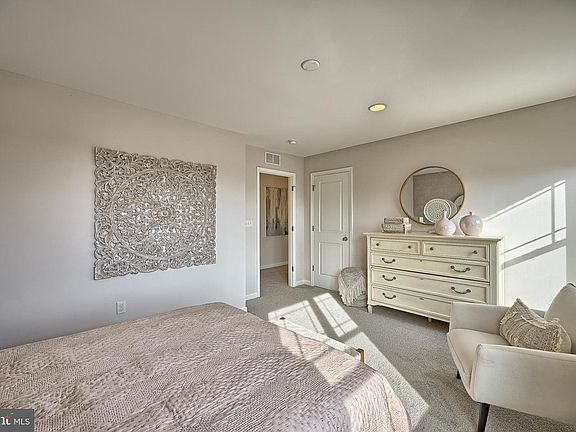 3rd image of 527 Trimble A Rd