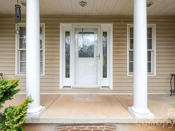 4th image of 2853 Wimbledon Dr