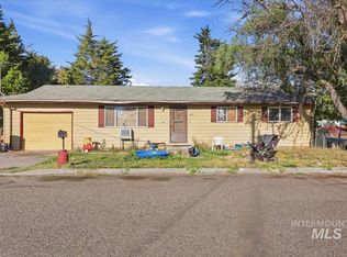 695 NW 4th St, Ontario, OR 97914