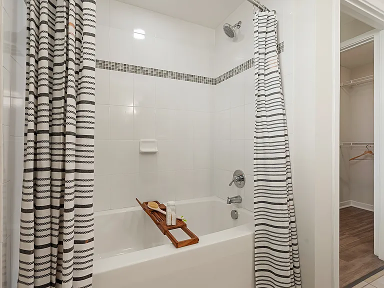 Cortland Hollywood — Photo 11