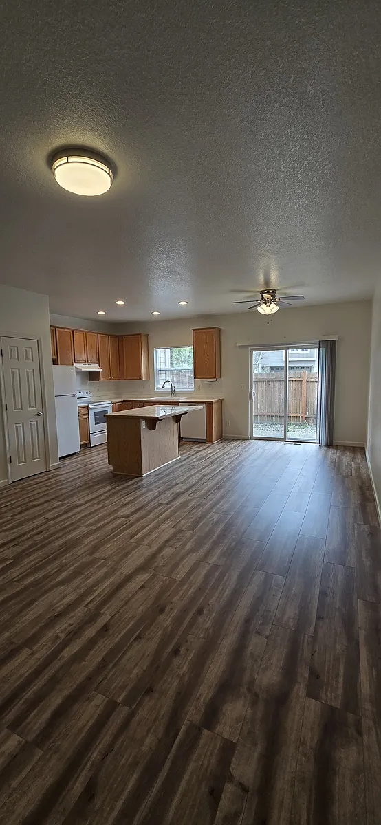 Building Photo - 18558 SW Takena Ct