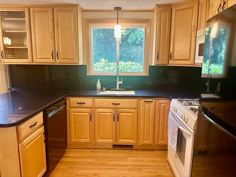 52 Frederick St #26 — Photo 5