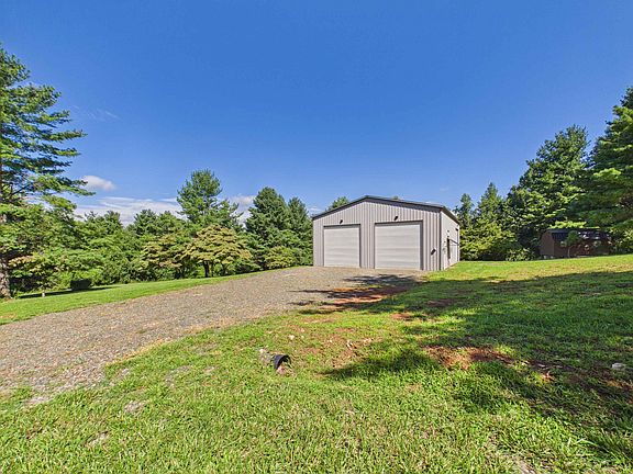 4th image of 371 Ridge Oak Dr SE