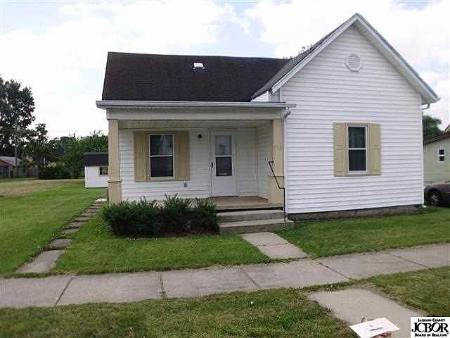 1st image of 719 W Oak St