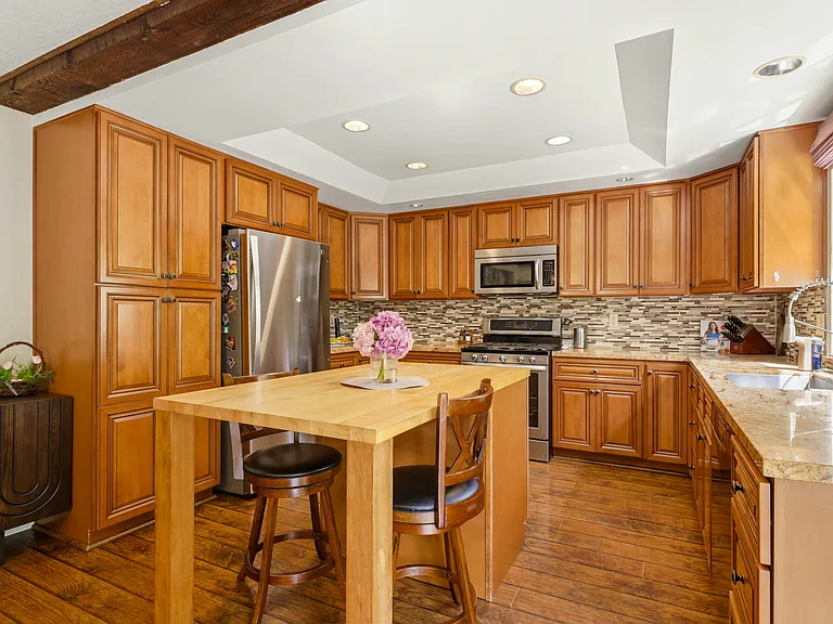 24668 Ebelden Ave — Photo 29