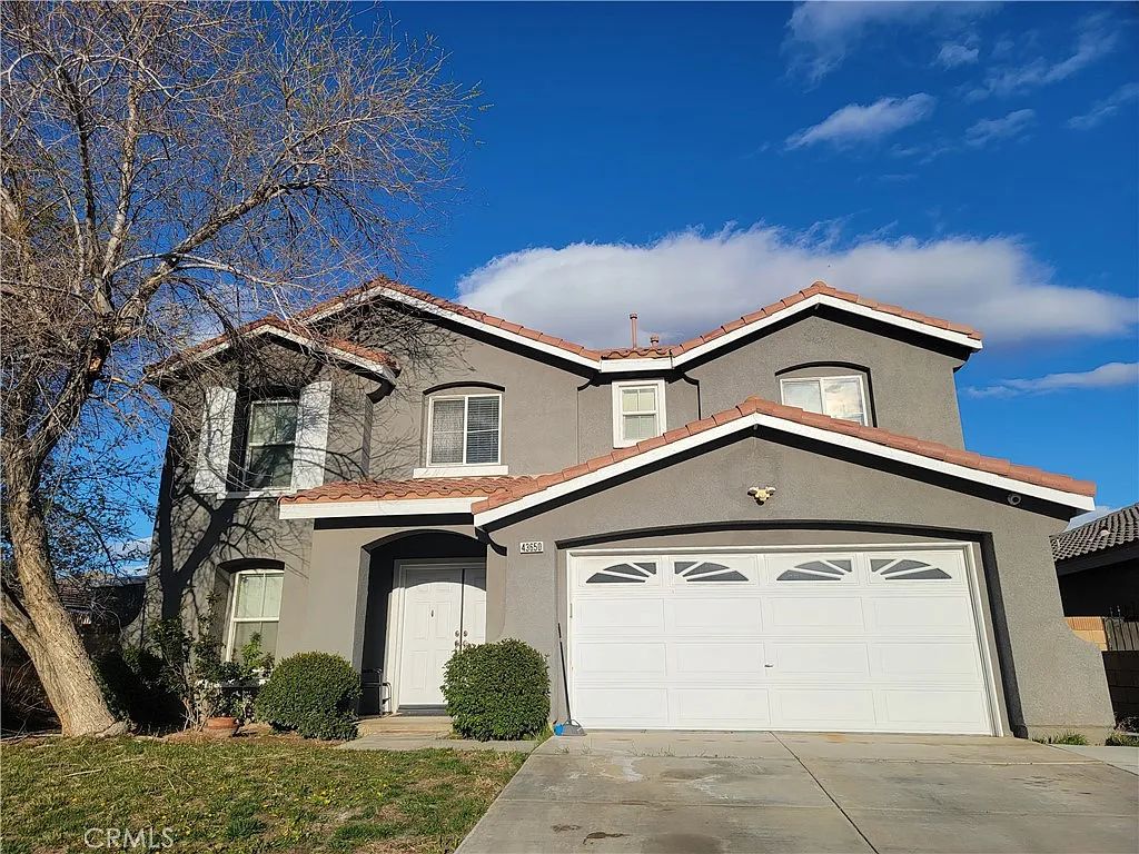 6 bed, 2.5 bath, 2843 sqft, $5,600 — Photo 1