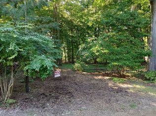 1182 Hickory Dr, South Haven, MI 49090