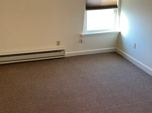 17 Manns Ct Floor 3, Woburn, MA 01801