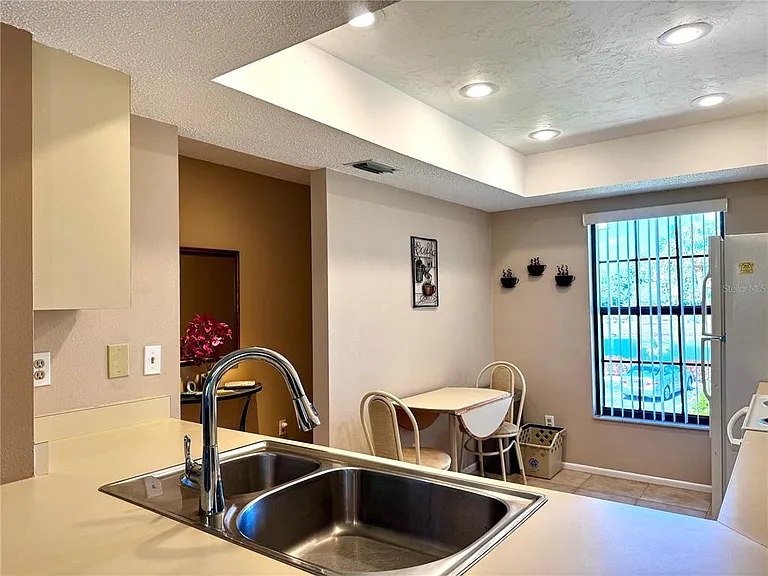 4644 Weybridge St #10 — Photo 14
