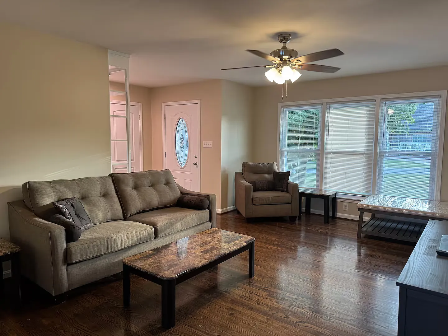 3 bed, 1.5 bath, 2886 sqft, $5,000 — Photo 3