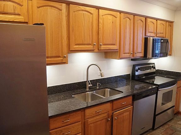 4th image of 705 Hinman Ave APT 2B