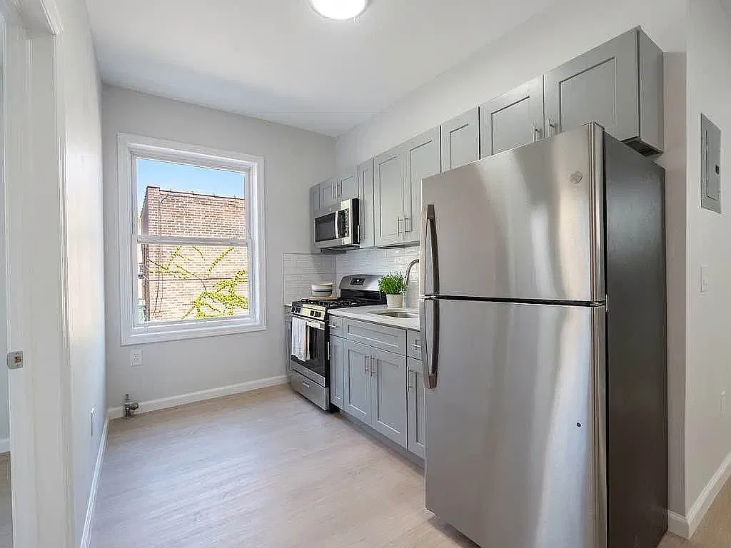 3521 Tryon Ave — Photo 3