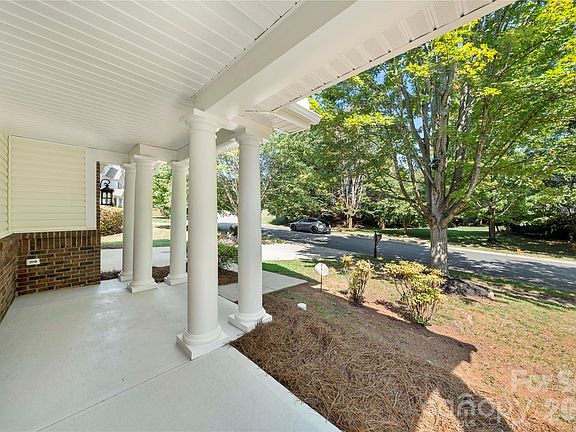 3rd image of 10925 Rousay Rd