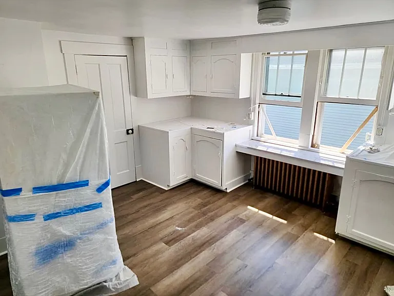 387 E Howard St — Photo 9