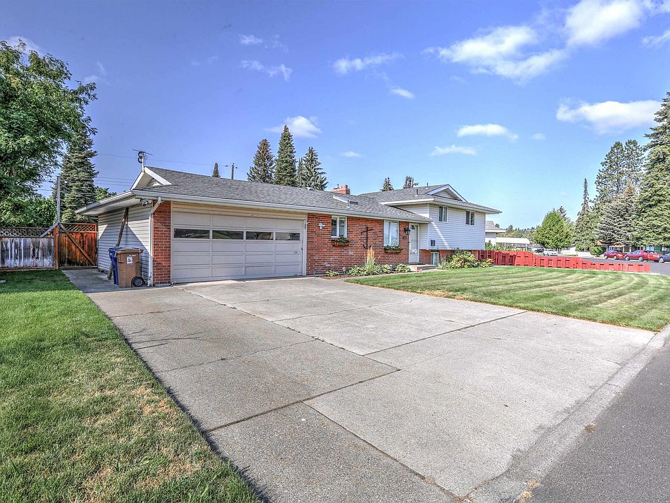 1st image of 132 E Astor Dr