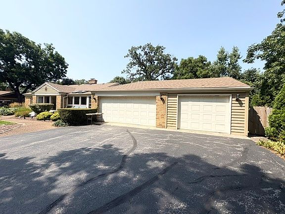 3rd image of 17W163 Oak Ln