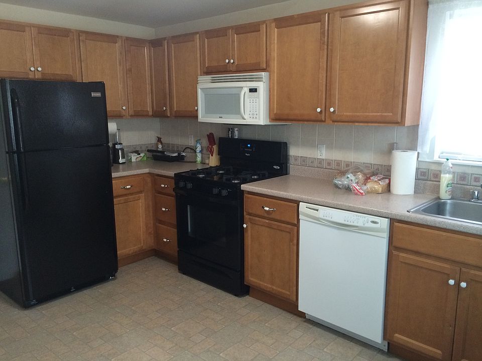 1st image of 27 Perkins St #2