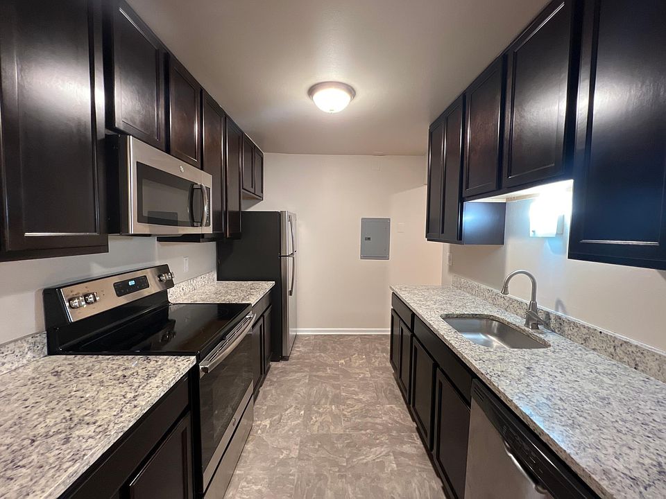 1st image of 925 Laprairie St APT 115