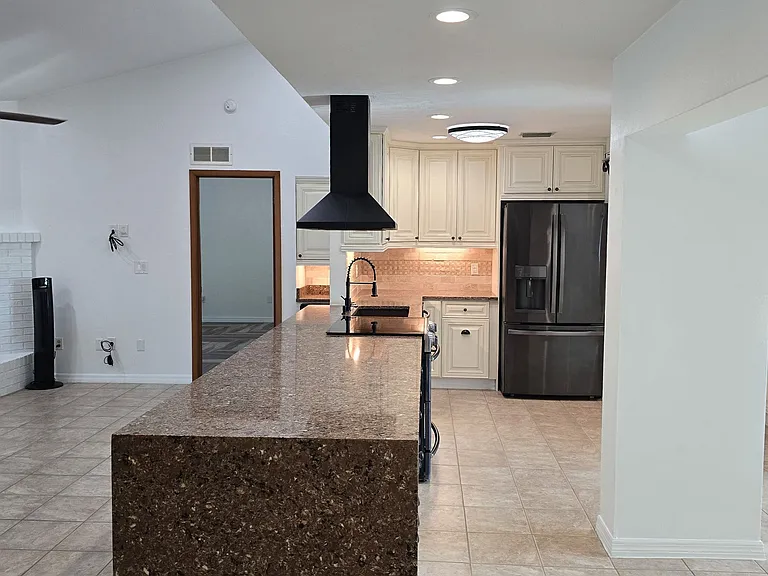 139 Riverwalk Ct — Photo 9