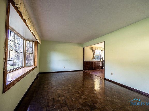 3rd image of 5759 Pinecroft Dr
