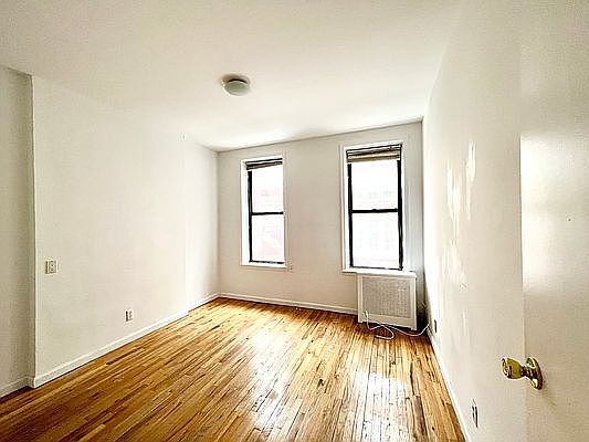 1st image of 129 Orchard St #77