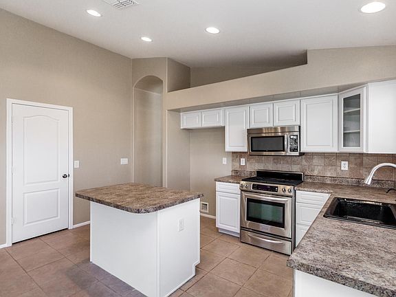 4th image of 1354 E Prickly Pear Dr