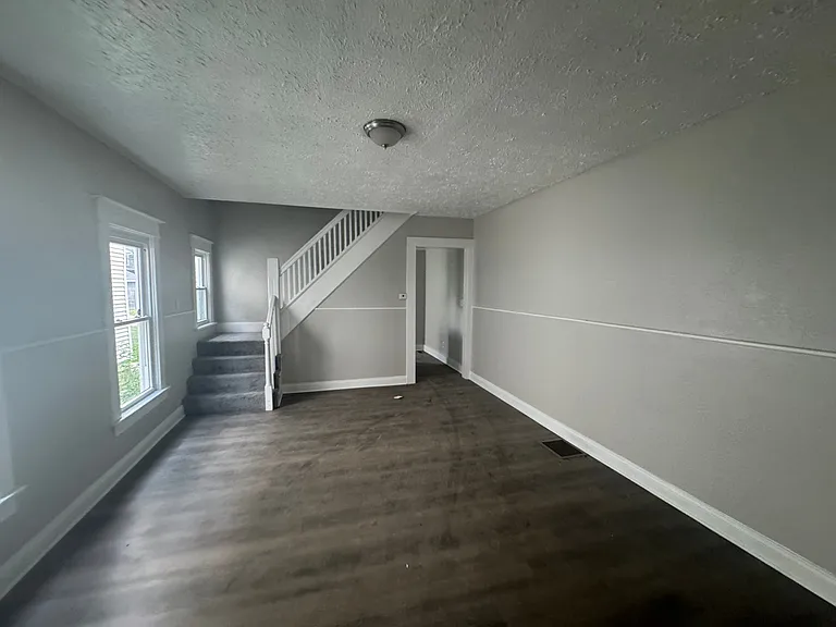 613 Jefferson Ave — Photo 5