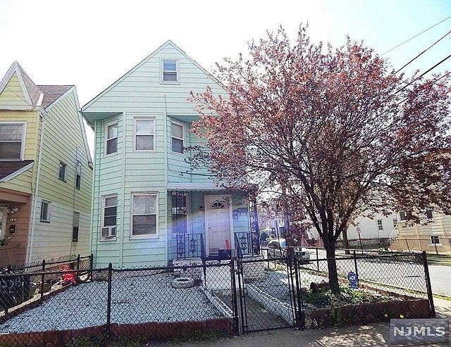 1st image of 134 Lincoln Ave