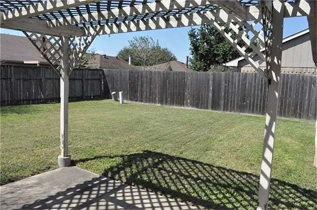 2119 Fountain Dr — Photo 15