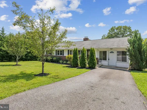 809 Severn Dr, La Plata, MD 20646