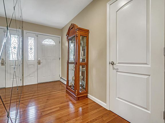 3rd image of 5 Shannon Ct