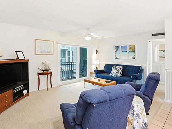 4th image of 320 Medallion Blvd APT H