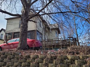 906 16th St, Moline, IL 61265