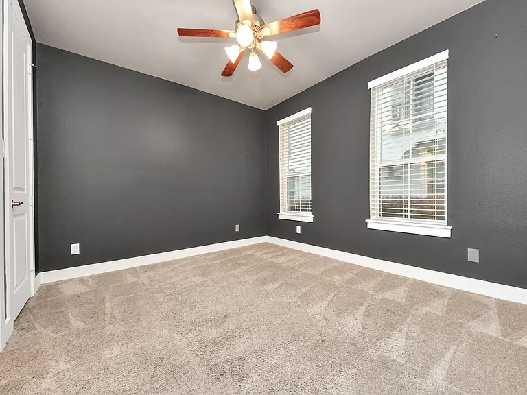2704 Freund St — Photo 5