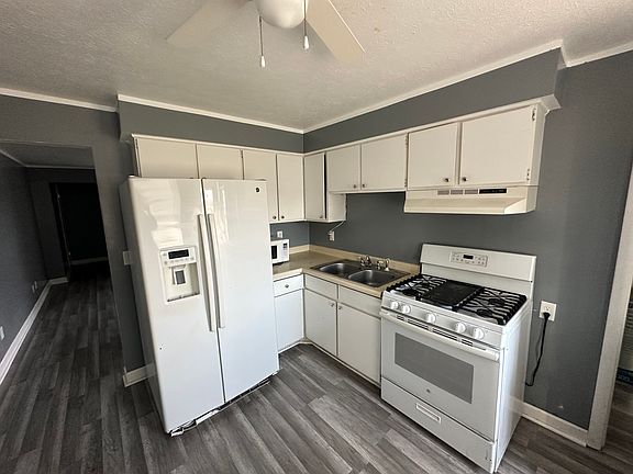 3rd image of 526 Hemlock Ln