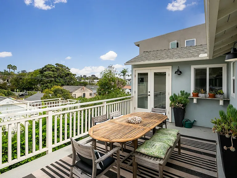 305 Neptune Ave — Photo 23